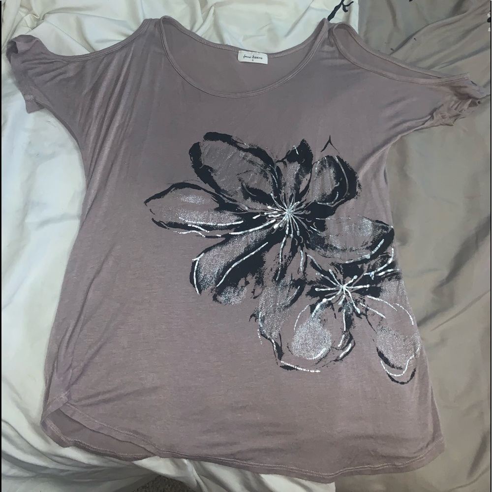 Cold shoulder shirt size S